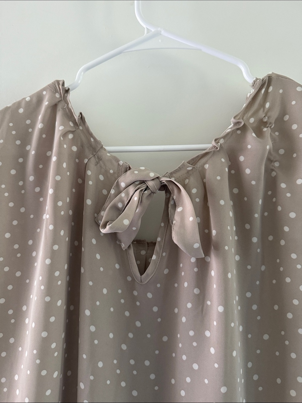 LC Lauren Conrad Taupe Polka Dot Tie-Back Cap Sleeve Blouse - Picture 3 of 4